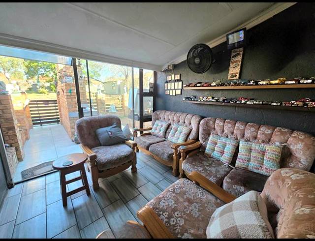 2 BEDROOM TOWNHOUSE FOR SALE IN ELSPARK